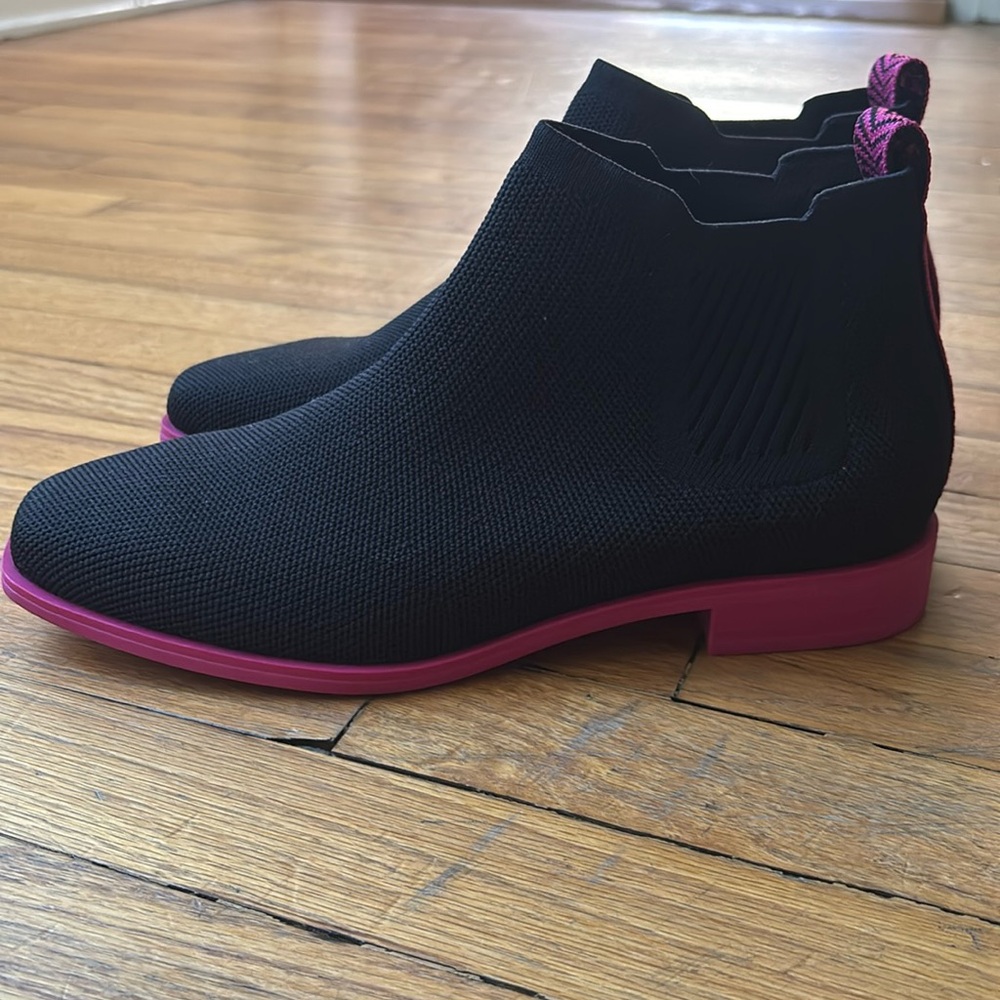 Vivaia waterproof black and pink boots Size 38